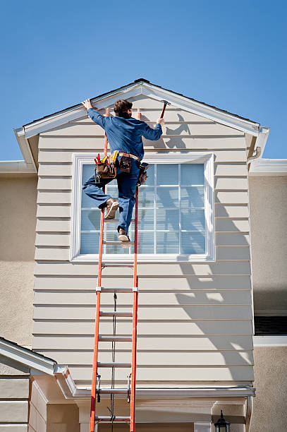 How To Choose The Right Materials for Your Siding Installation in 'Laton, CA